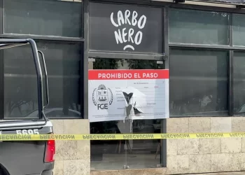 Hombre detenido en Cancún tras irrumpir en negocio asegurado
