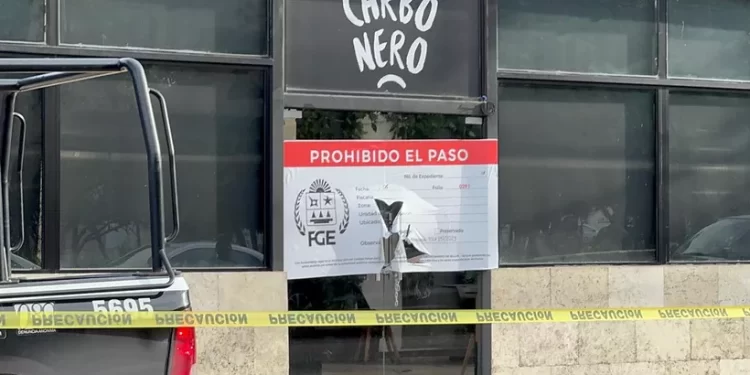 Hombre detenido en Cancún tras irrumpir en negocio asegurado