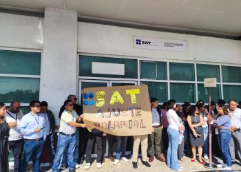 SAT de Cancún paraliza operaciones en protesta por salarios dignos