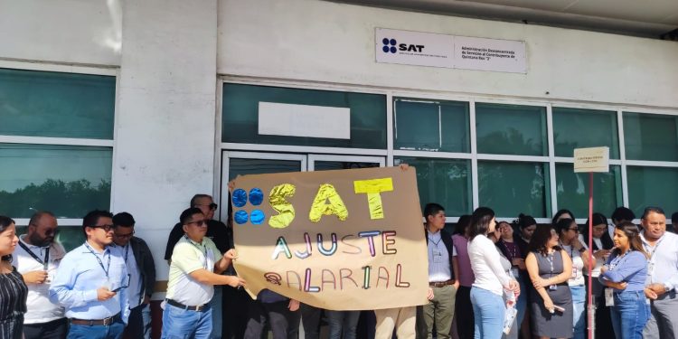 SAT de Cancún paraliza operaciones en protesta por salarios dignos