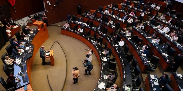Morena logra aprobar modificación al juicio de amparo
