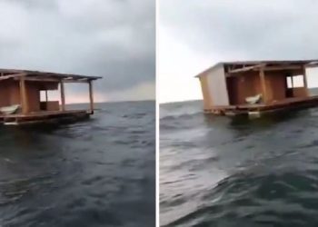 “El Atracadero” reaparece flotando en la costa tras ser arrastrado por el río Tuxpan