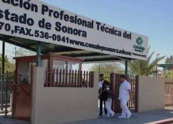 Estudiantes del Conalep dan de beber ácido a compañero en Sonora