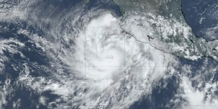 Huracán “Priscilla” categoría 2: alerta en Baja California Sur y Sinaloa