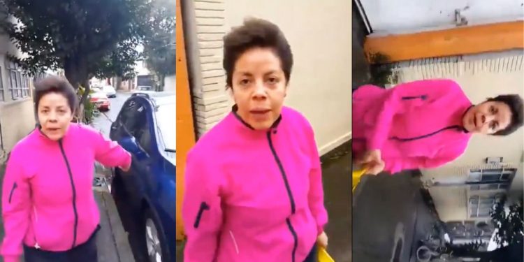 Lady Coladera: abuelita golpea con escoba a joven por “taparle su coladera”