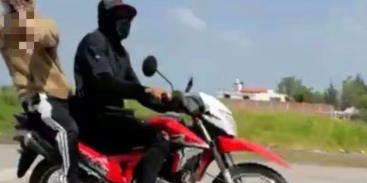 “Me estoy muriendo…”: atacan a balazos a Don Nico mientras denunciaba baches en vivo en Guanajuato