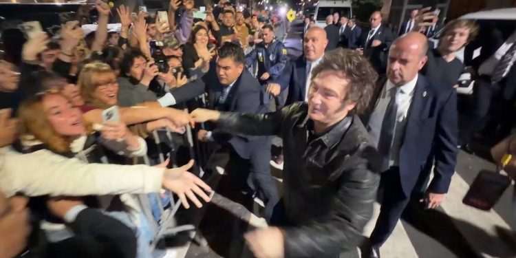 Milei arrasa en las elecciones legislativas de Argentina 2025