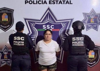 Mujer es detenida por golpear con una piedra a un hombre en Cancún
