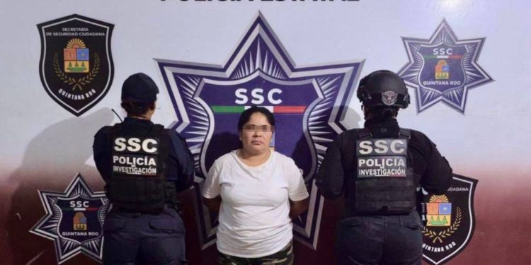 Mujer es detenida por golpear con una piedra a un hombre en Cancún