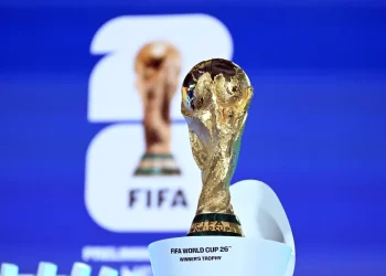 Trofeo del Mundial de la FIFA 2026 expuesto durante la presentación oficial del torneo.