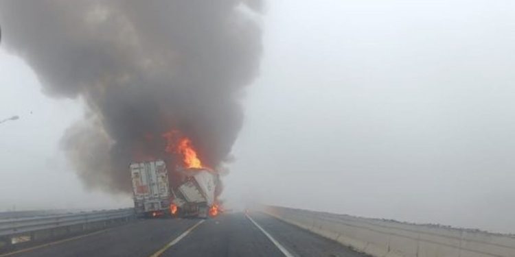 “¡No veo, por favor, ayúdenme!” Trailero pierde la vista tras brutal choque en la autopista Puebla-Córdoba