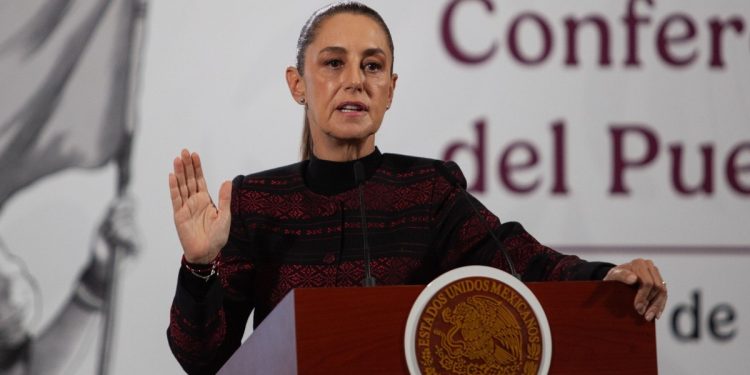Sheinbaum evita debatir sobre vuelo privado de Noroña: “Que nos evalúe la gente”