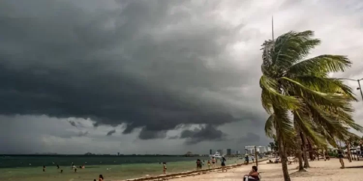 Prevén lluvias intensas y tormentas eléctricas: pronóstico del clima en Cancún para hoy