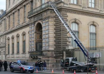 Dos hombres arrestados tras robo millonario en el Museo del Louvre