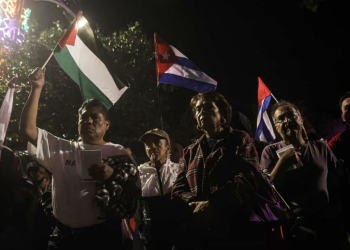 Cubanos protestan en embajada de EE.UU.: protestas contra bloqueo a Cuba ONU sacuden la presión de EE.UU. en votación ONU