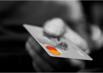 Prohibir cobros sin consentimiento expreso: la nueva ley que transforma la relación cliente-banco