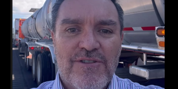 Bloqueo de productores de maíz en México-Querétaro: protesta masiva exige precios justos y paraliza el tráfico del Bienestar