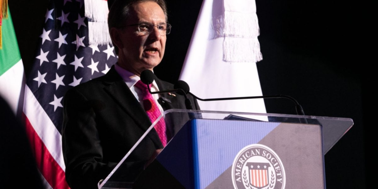 Esteban Moctezuma pide diálogo constructivo mientras Sheinbaum enfrenta críticas por relación con Cuba