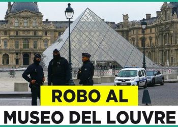 Fachada del Museo del Louvre en París durante el operativo de seguridad tras el robo.