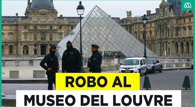 Fachada del Museo del Louvre en París durante el operativo de seguridad tras el robo.