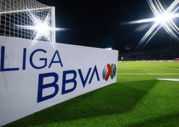 Imagen oficial de la Liga MX con logo BBVA en estadio iluminado durante jornada nocturna.