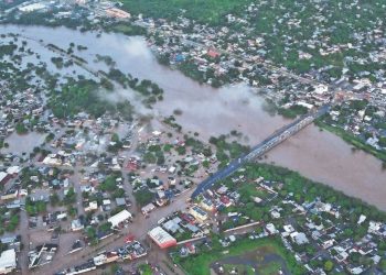 Vista aérea de Poza Rica completamente inundada tras el desbordamiento del río Cazones