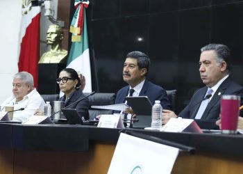 Diputados mexicanos analizan en el Congreso la reforma a la ley de amparo.