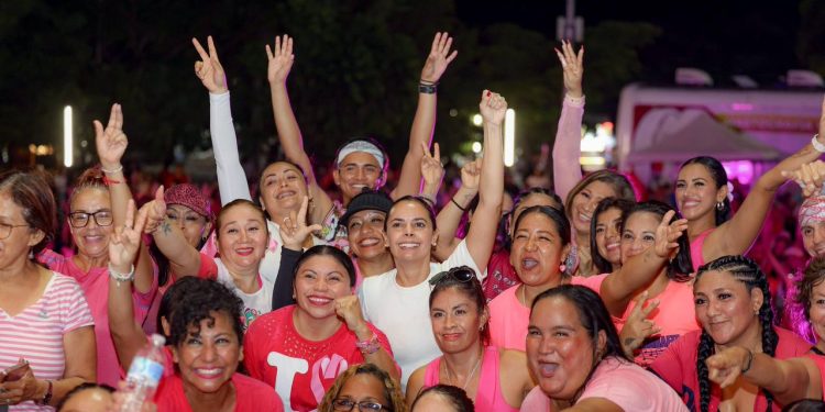Ana Paty Peralta, se sumó con entusiasmo a la iniciativa “Muévete por la vida”, impulsada por el Instituto Municipal de la Mujer (IMM)