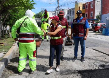 Ana Paty Peralta, realizó un recorrido de supervisión al mantenimiento vial a la Avenida 20 de Noviembre