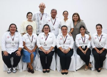 Ana Paty Peralta promueve la profesionalización entre servidores públicos