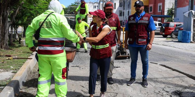 Ana Paty Peralta, realizó un recorrido de supervisión al mantenimiento vial a la Avenida 20 de Noviembre