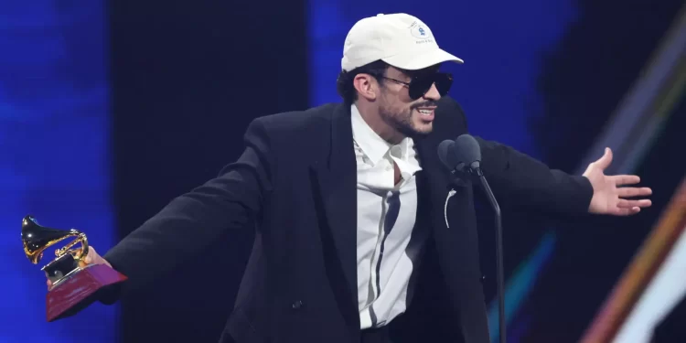 Bad Bunny y Ca7riel & Paco Amoroso arrasan en unos Grammy Latinos
