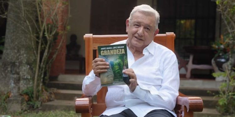 AMLO reaparece en VIDEO y presenta su libro “Grandeza”