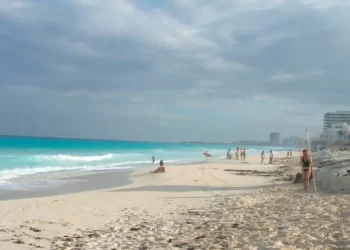 Clima en Cancún hoy viernes 14 de noviembre del 2025: anticipan ambiente fresco y chubascos