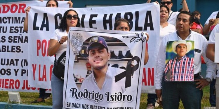 Detienen a 4 policias por el asesinato de estudiante en Tabasco