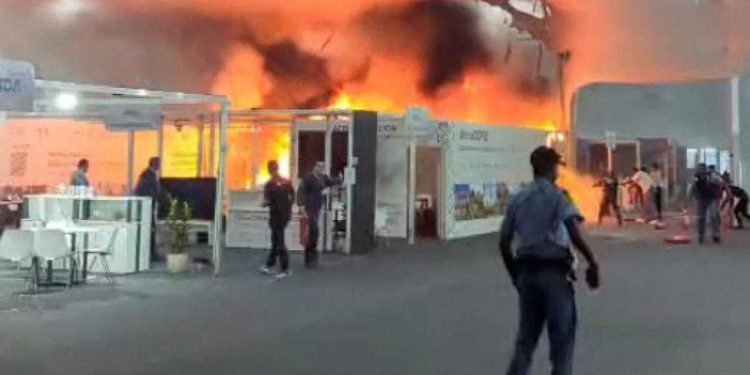 Incendio en la COP30 en Brasil causa evacuación masiva y suspensión temporal
