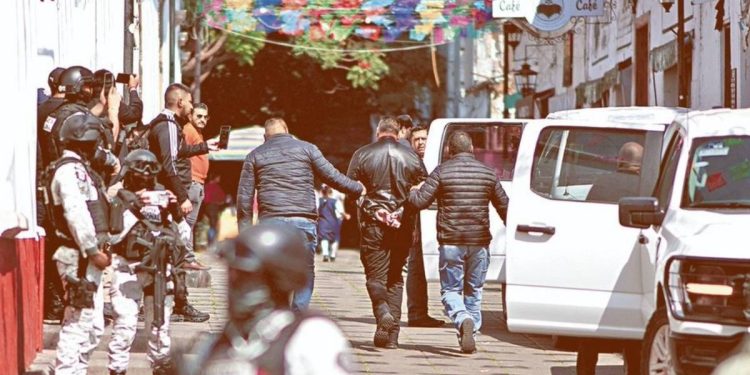 Prision preventiva para El Licenciado y siete escoltas por el asesinato de Carlos Manzo