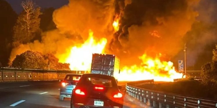 Reabren autopista México-Puebla tras EXPLOSIÓN de pipa