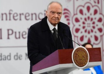 Renuncia Gertz Manero a la FGR para ser embajador