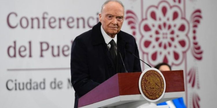 Renuncia Gertz Manero a la FGR para ser embajador