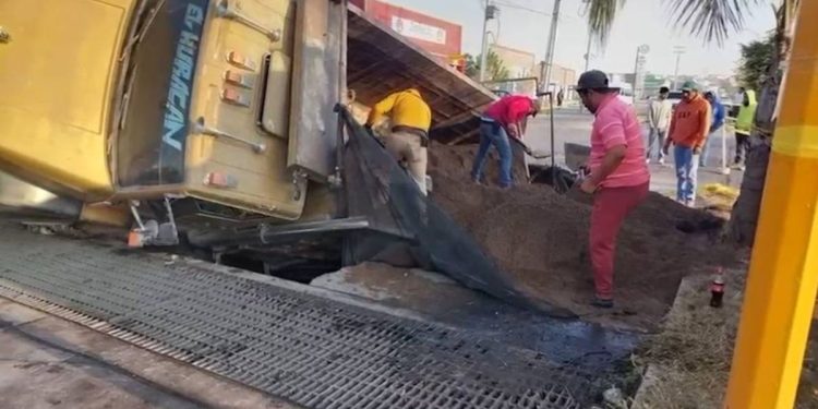 Se abre enorme socavón de casi 6 metros en Aguascalientes