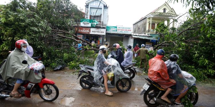 Tifón Kalmaegi en Filipinas deja más de 140 muertos
