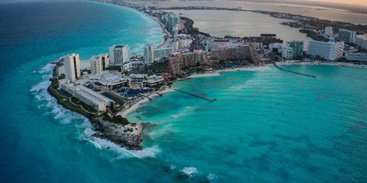 Empleo en Cancún sube 30% ante temporada alta