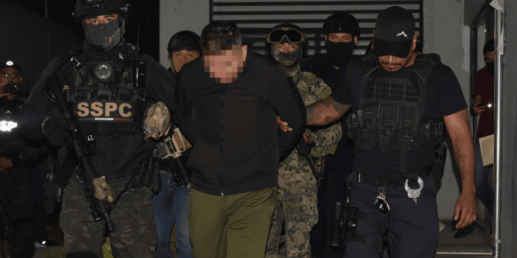 En operativo federal, ‘El Licenciado’ es trasladado al Altiplano por el homicidio de Carlos Manzo