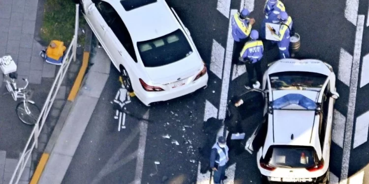 Conductor roba auto en Tokio y atropella a 11 peatones