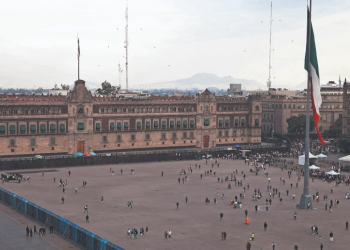 Paro nacional 13 y 14 de noviembre: CNTE suspende clases y bloquea Palacio Nacional y Catedral con protesta magisterial CDMX