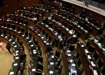 Senado ratifica ascensos militares y marinos: votación exprés genera críticas y preguntas sobre revisión