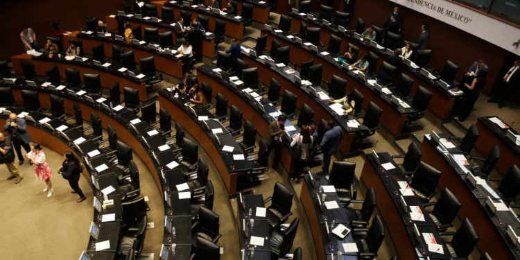 Senado ratifica ascensos militares y marinos: votación exprés genera críticas y preguntas sobre revisión