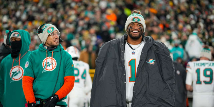 Mike McDaniel y Tua Tagovailoa en los Dolphins, crisis en la ofensiva y la temporada decepcionante