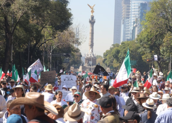 Médicos protestan en CDMX 2025: Movimiento del Sombrero marcha denuncia falta de medicamentos en hospitales y familias afectadas